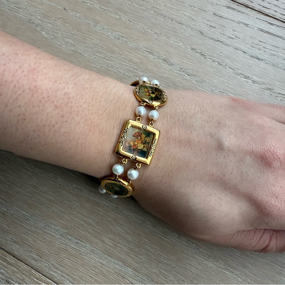 Vintage Danbury Mint Hummel Charm Bracelet, Gold Plated, Cultured Pearls - Picture 2 of 6